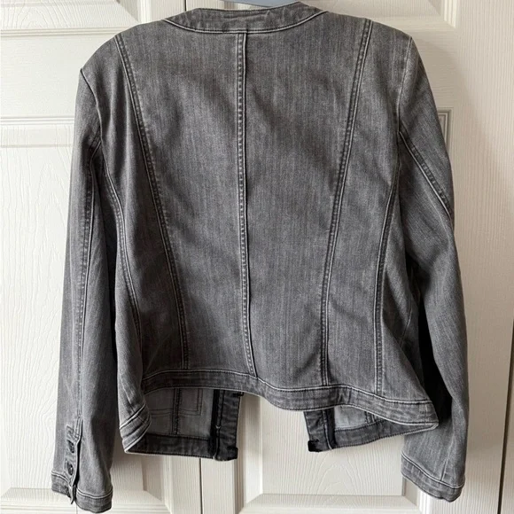 White House Black Market Women’s Gray Denim Jacket - Classic Pocket Detail - Picture 7 of 8